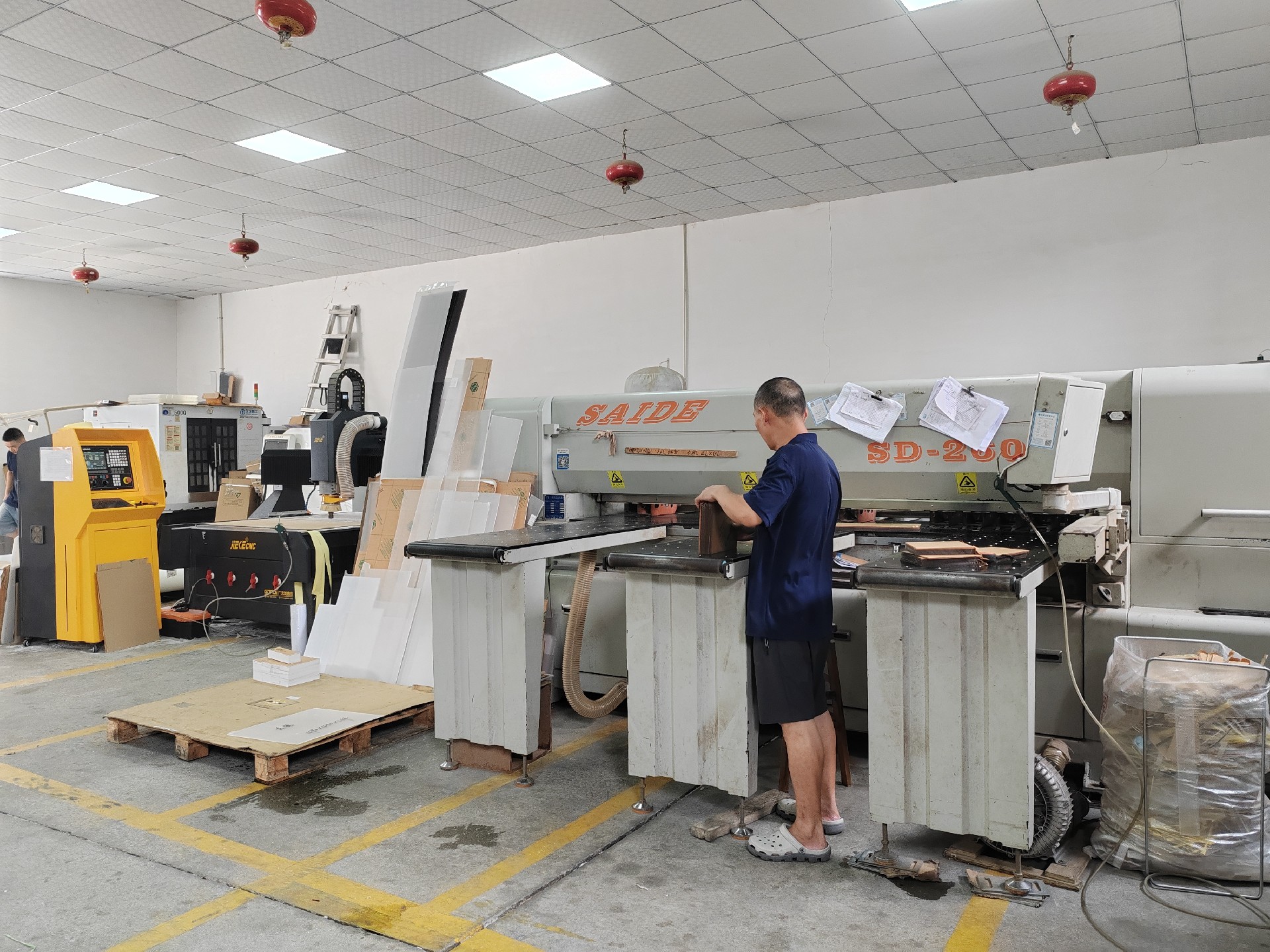 美杰亚克力定制案例实拍(meijie-factory-cnc-router-3)