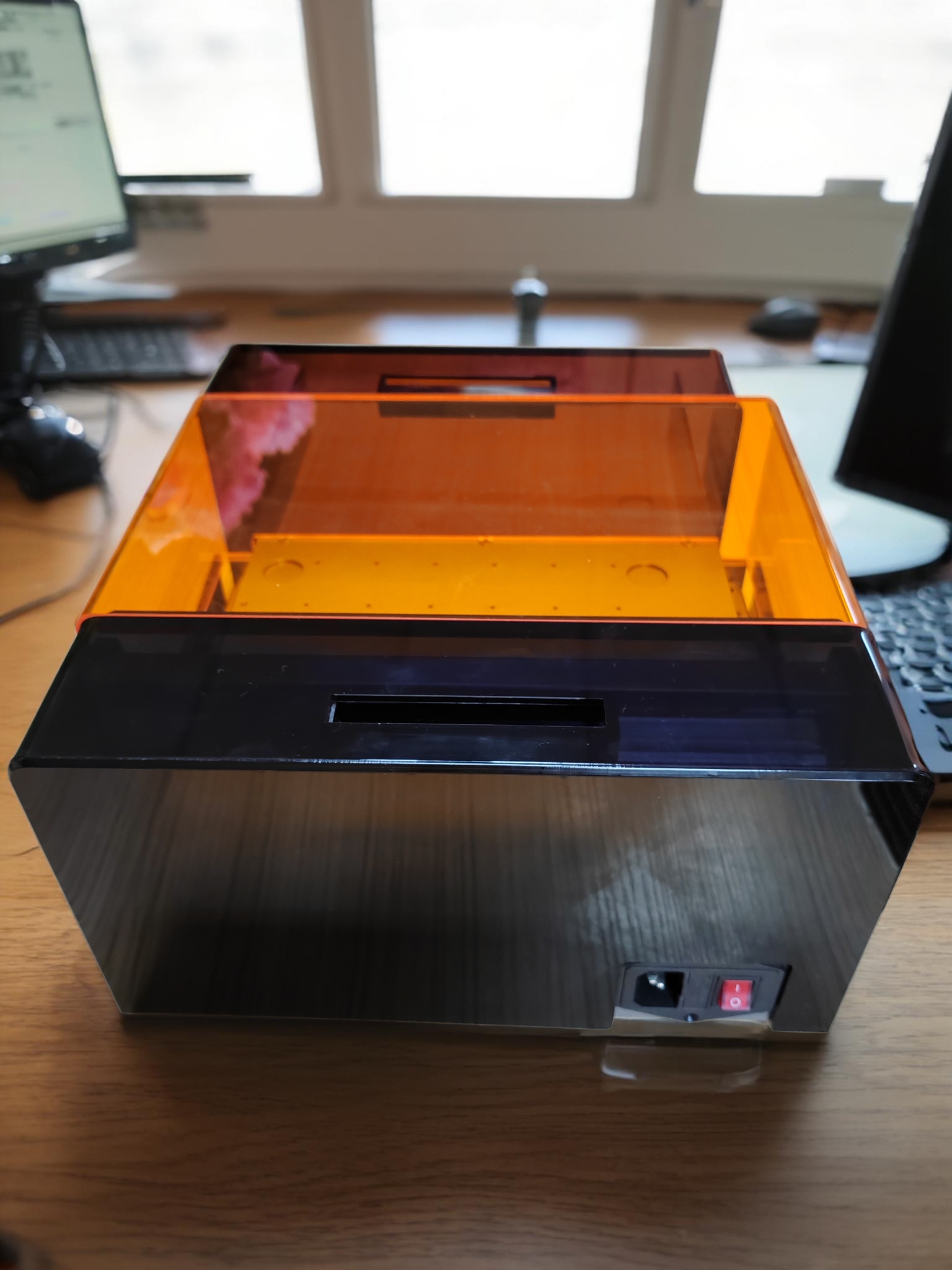 美杰亚克力定制案例实拍(web-orange-black-acrylic-display-box)