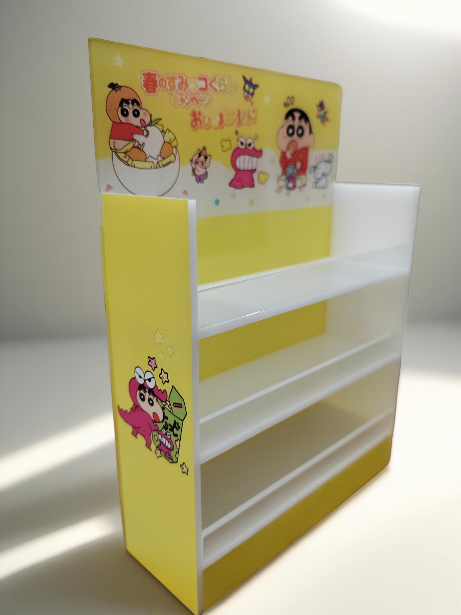 美杰亚克力定制案例实拍(web-shinchan-acrylic-retail-shelf-store-2)
