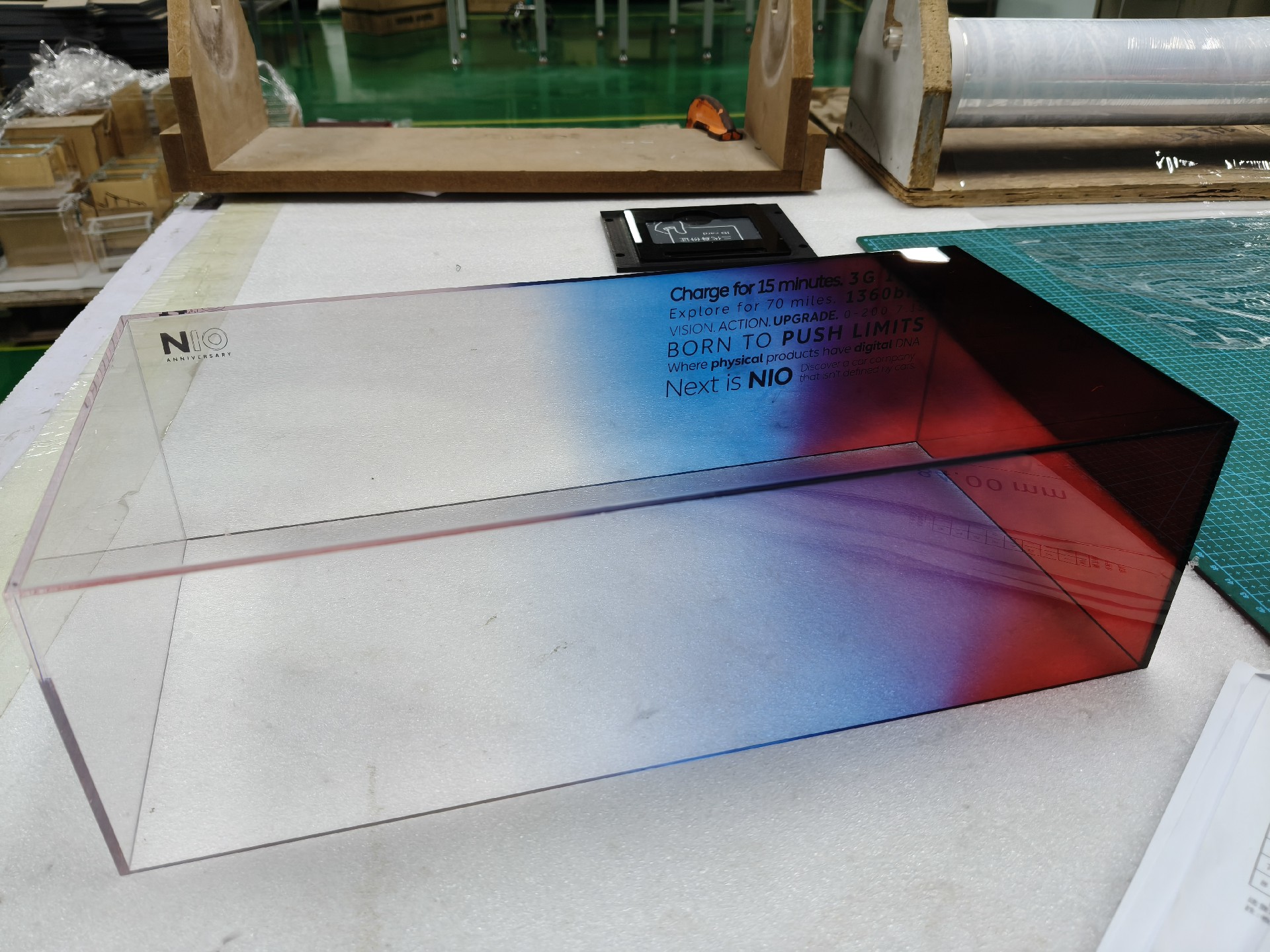美杰亚克力定制案例实拍(new-acrylic-display-case-2)