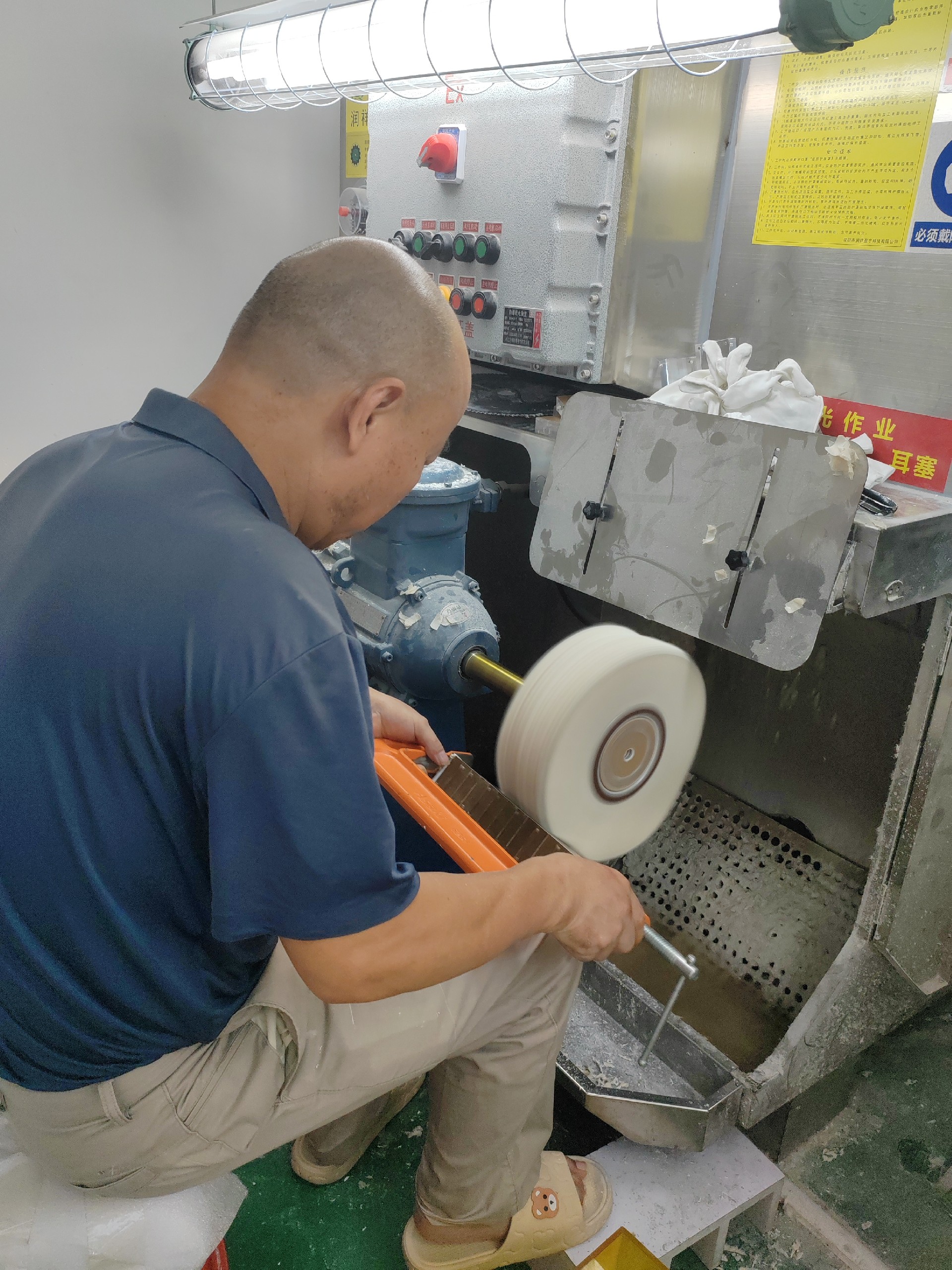 美杰亚克力定制案例实拍（meijie-factory-die-cutting-3）