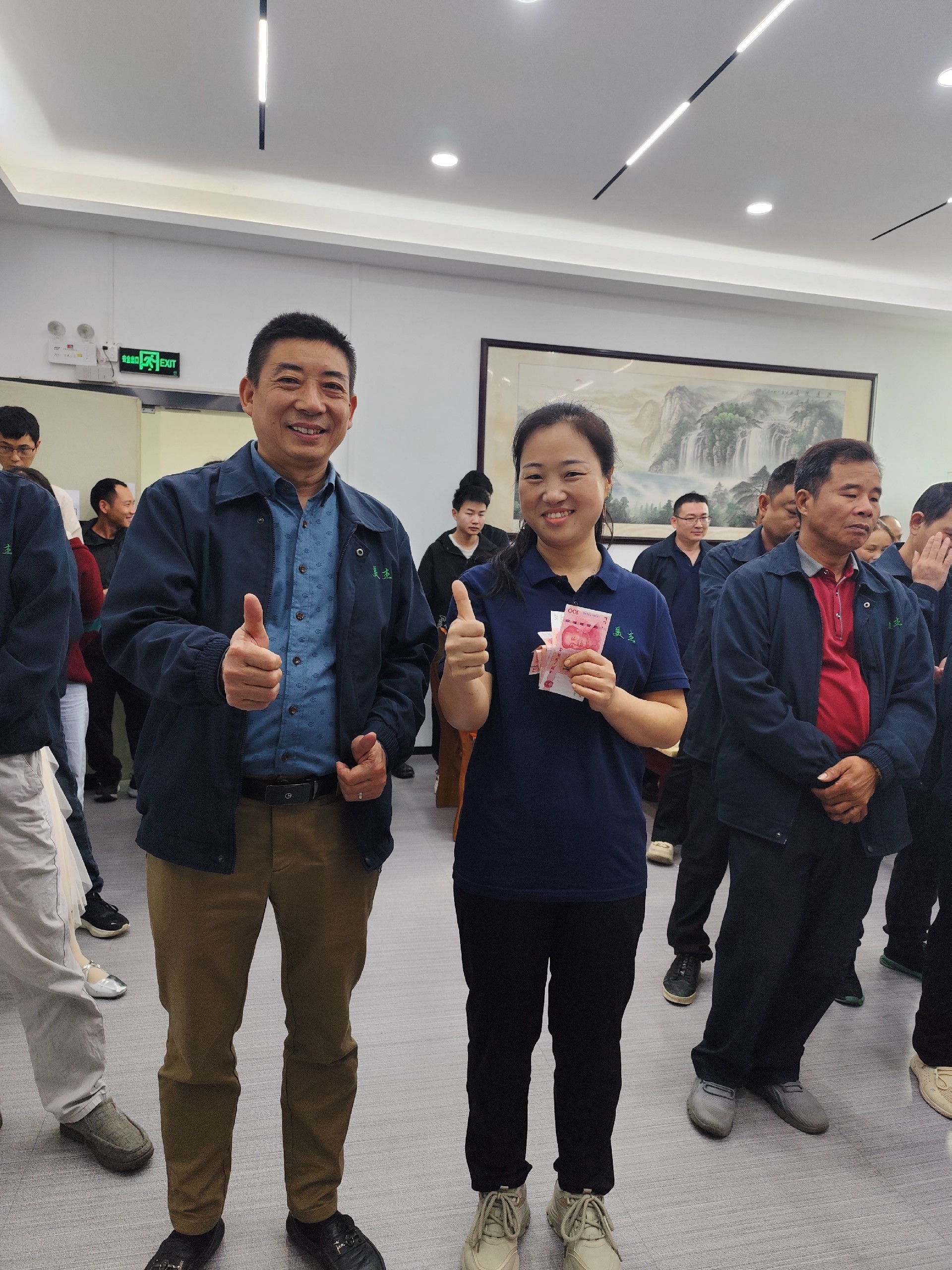 美杰亚克力定制案例实拍（meijie-team-office-gathering）