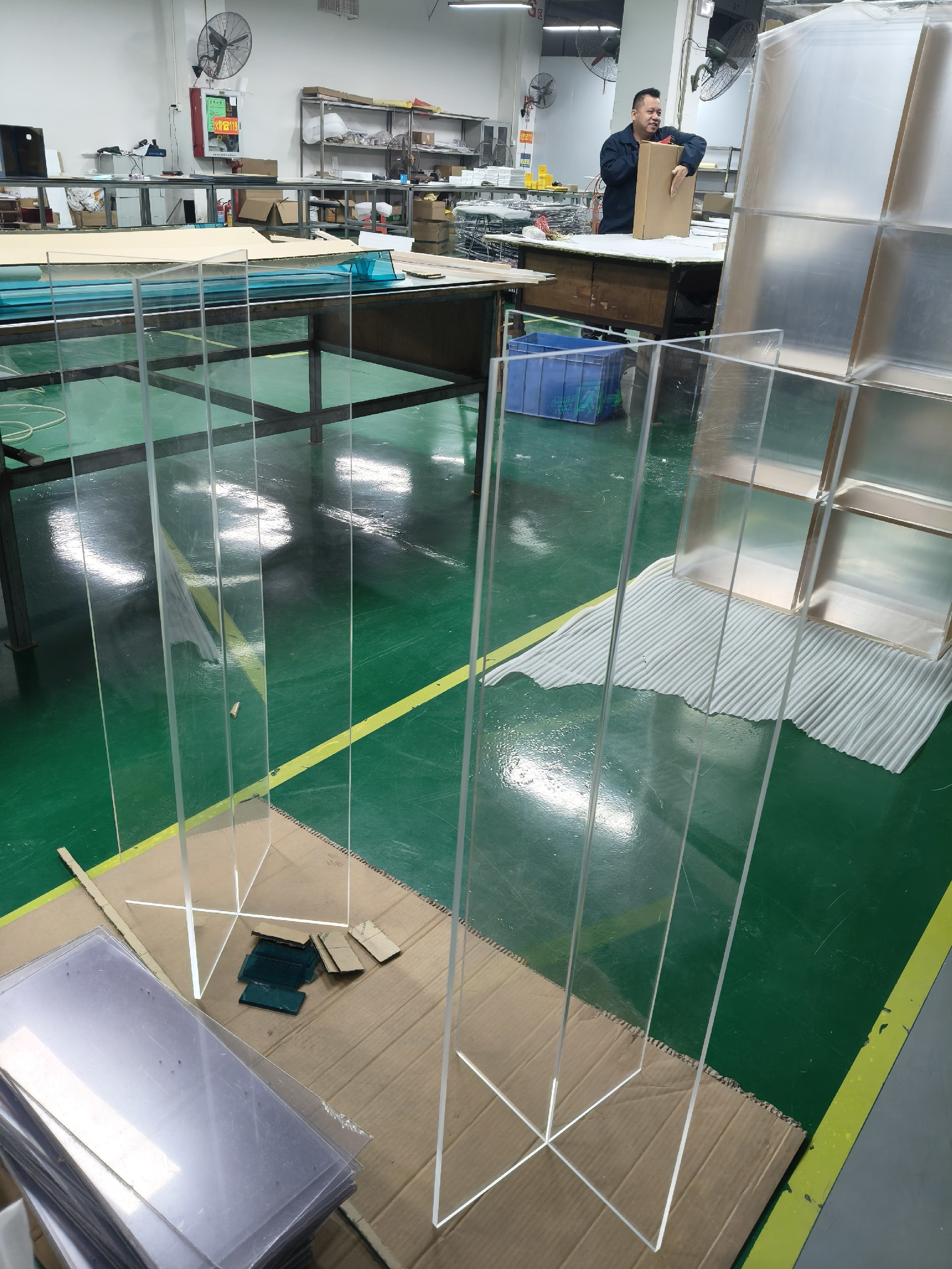 美杰亚克力定制案例实拍(new-acrylic-display-rack-7)