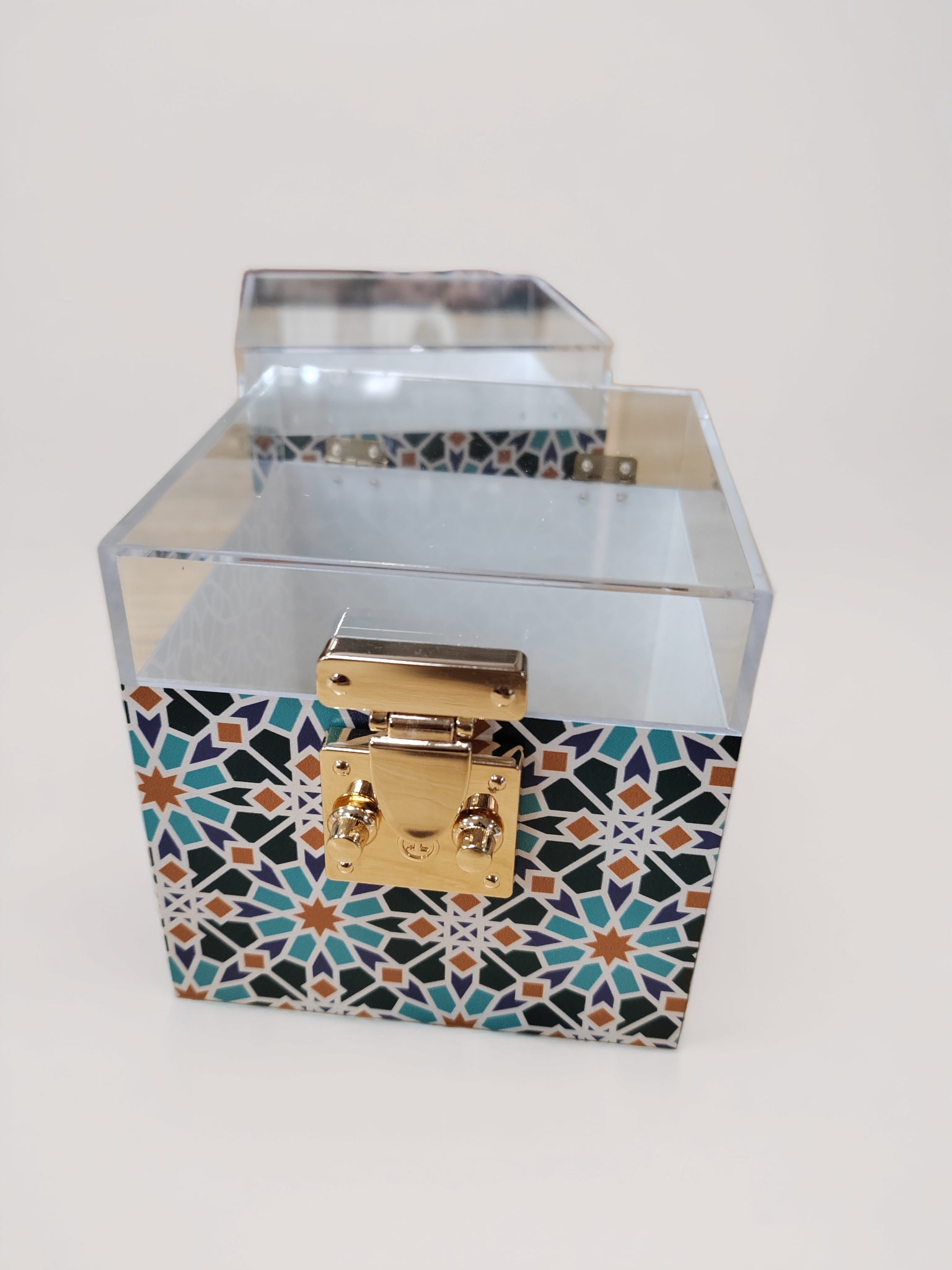 美杰亚克力定制案例实拍(web-mosaic-acrylic-storage-bin-side)