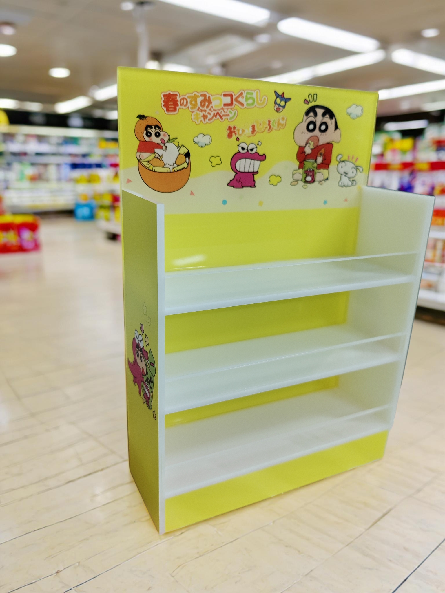 美杰亚克力定制案例实拍（web-shinchan-acrylic-retail-shelf）