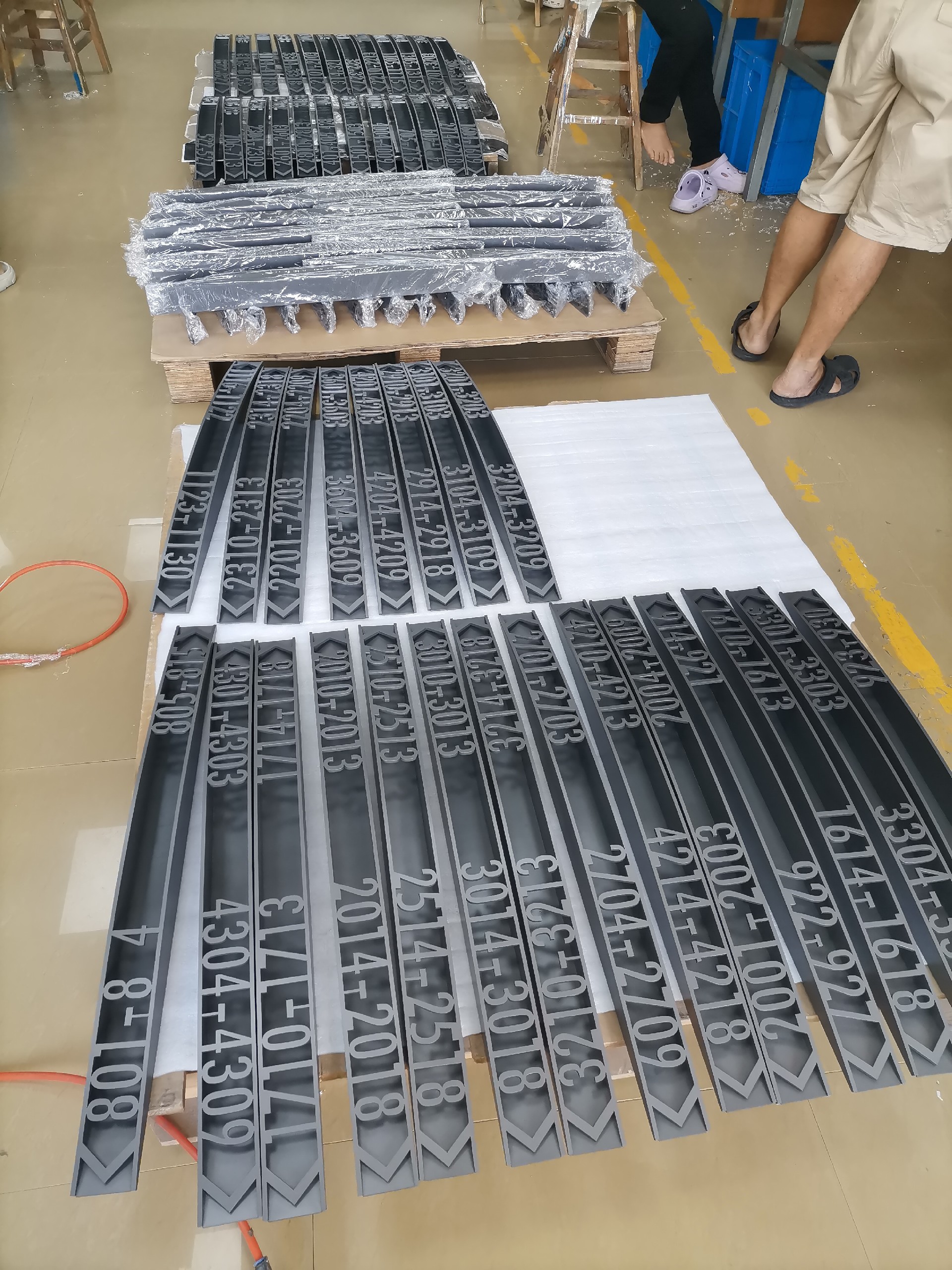 美杰亚克力定制案例实拍(batch-acrylic-electronics-stands)