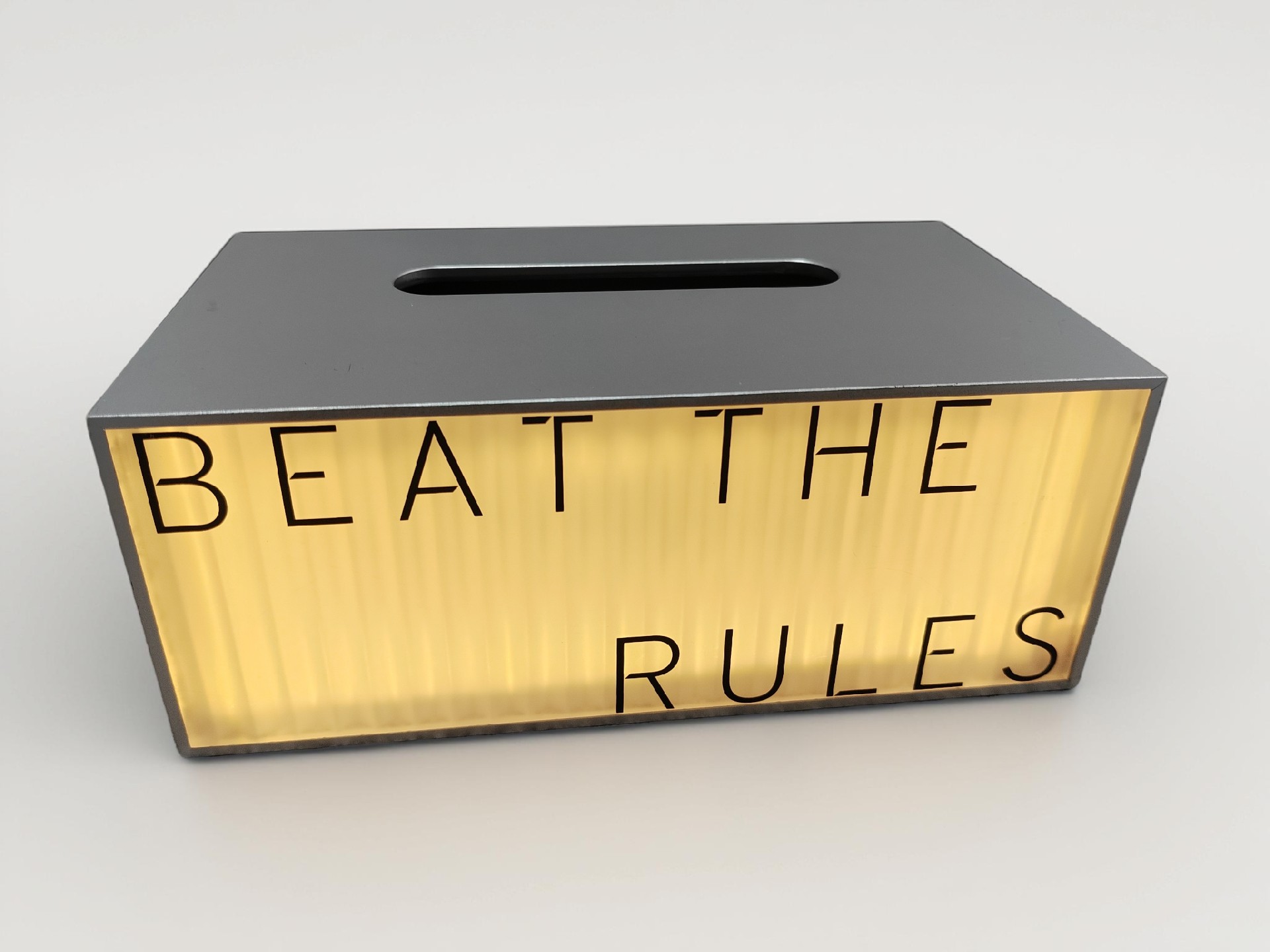 美杰亚克力定制案例实拍(web-beat-the-rules-acrylic-box-yellow)