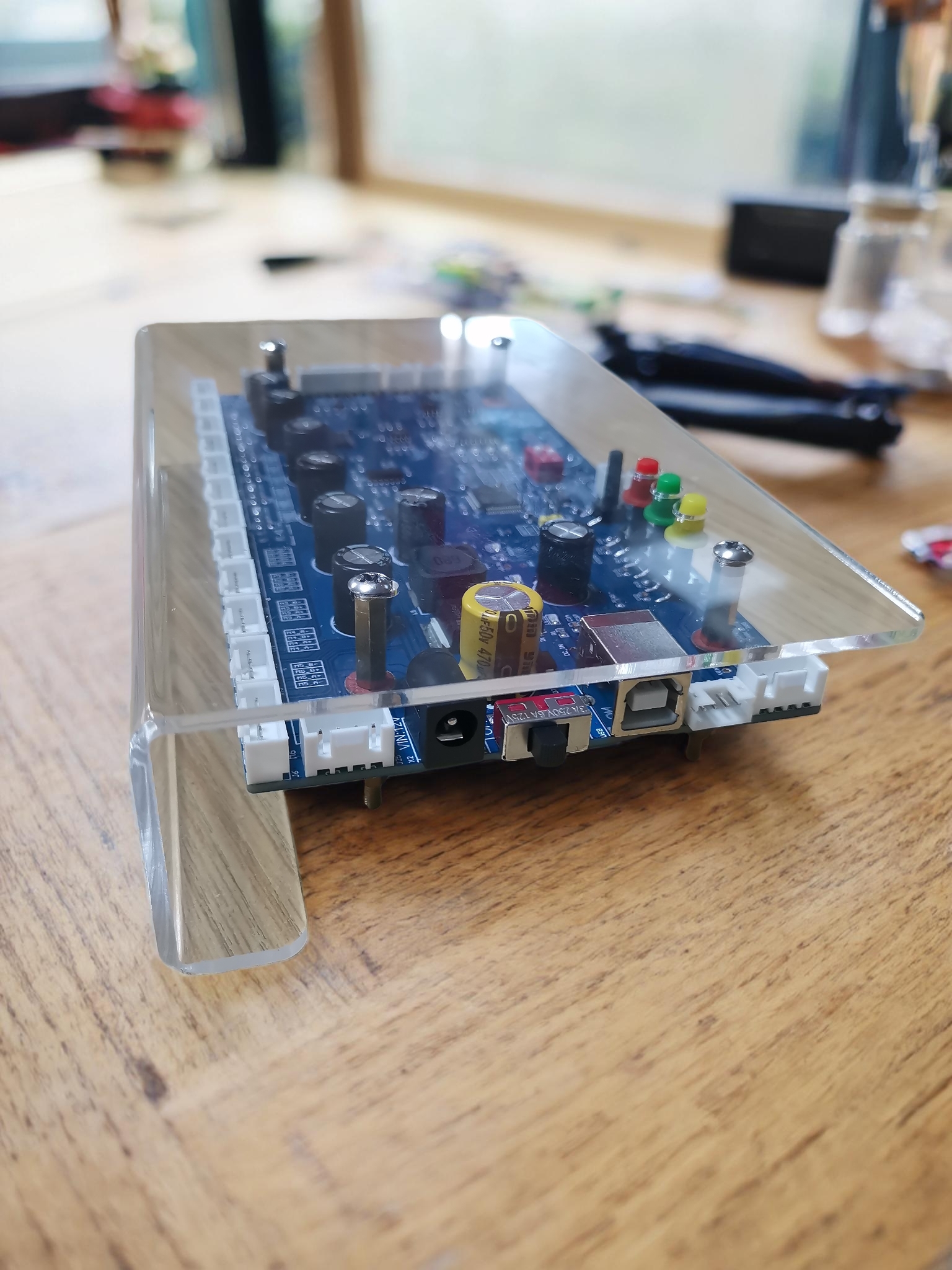 美杰亚克力定制案例实拍(web-circuit-board-acrylic-display-case)