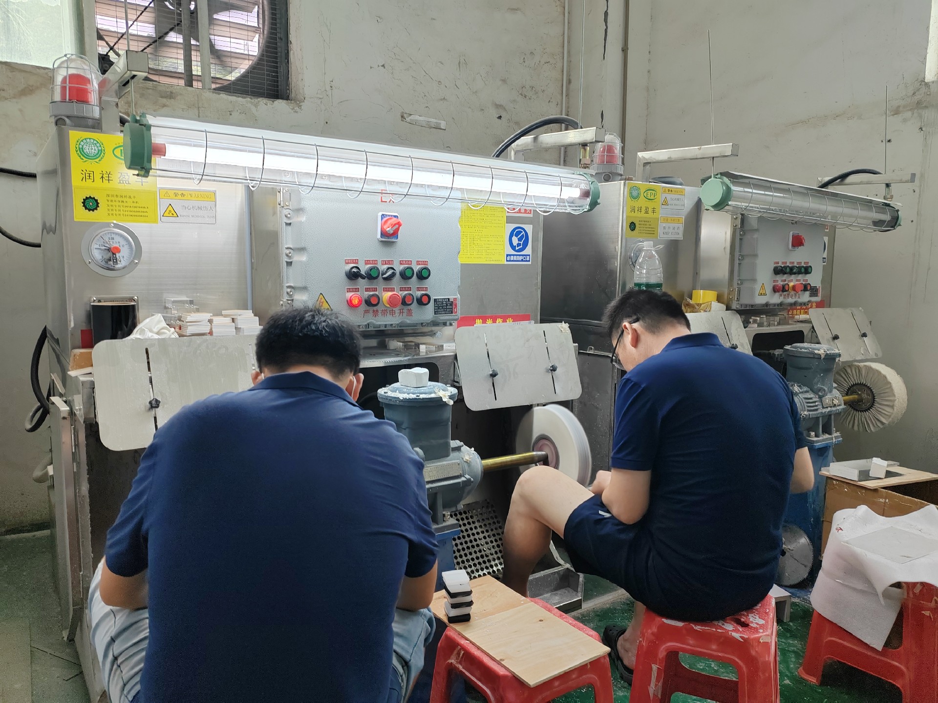 美杰亚克力定制案例实拍(meijie-factory-edge-polishing-3)
