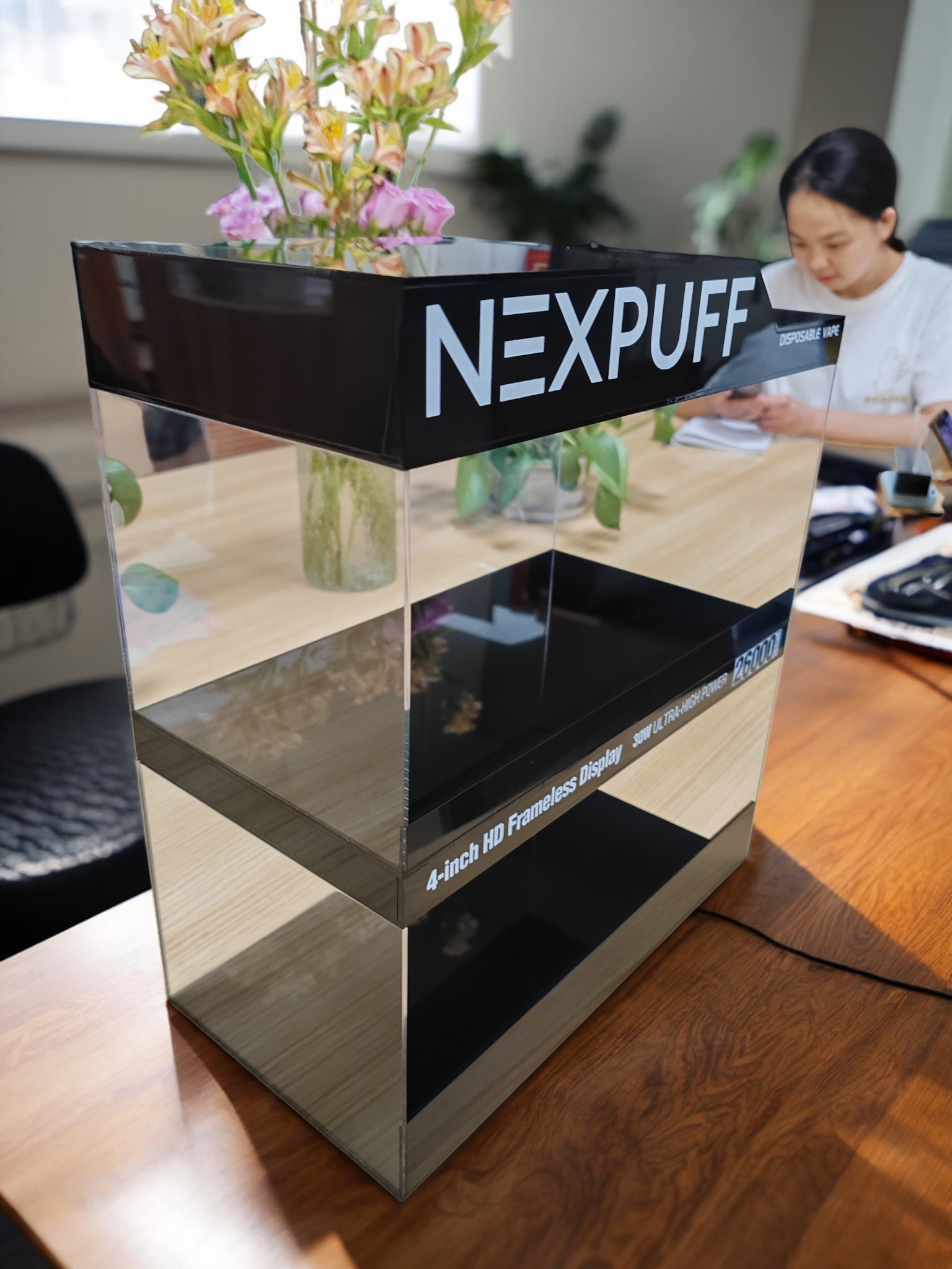 美杰亚克力定制案例实拍(web-nexpuff-acrylic-retail-shelf)