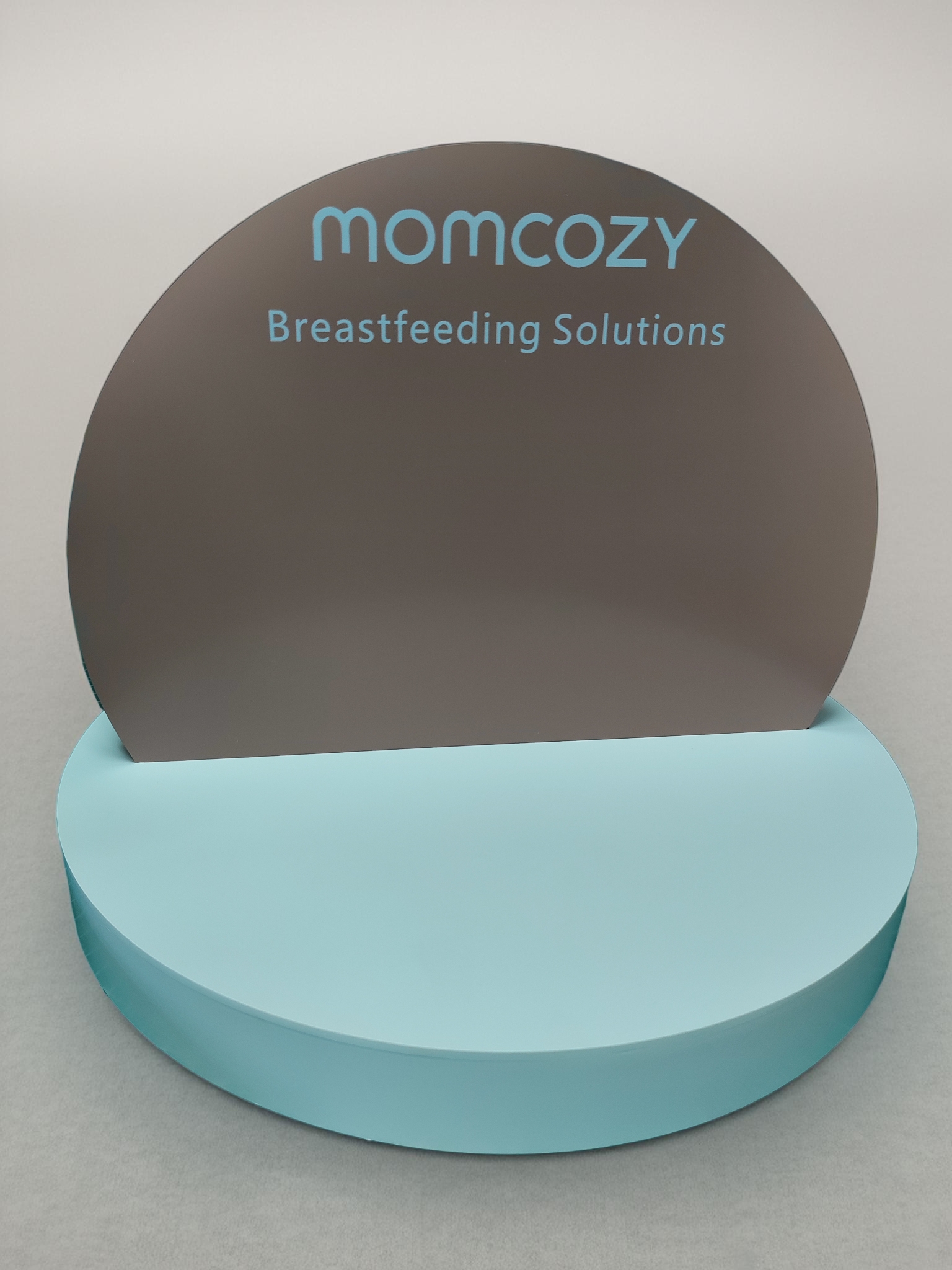 美杰亚克力定制案例实拍(web-momcozy-acrylic-brand-sign)